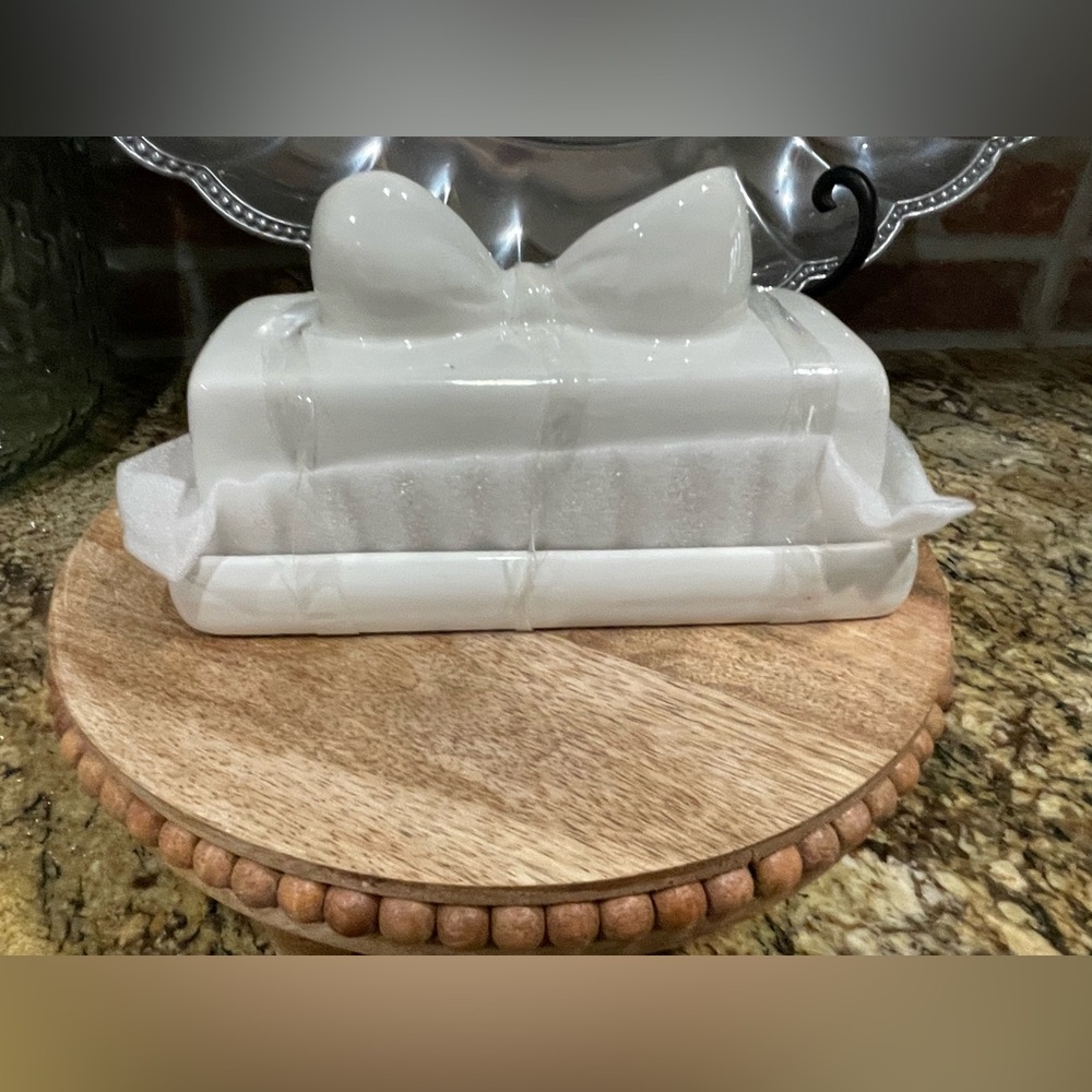 Cleo & June covered ceramic butter dish - adorable bow topper - Brand new! - Picture 5 of 7
